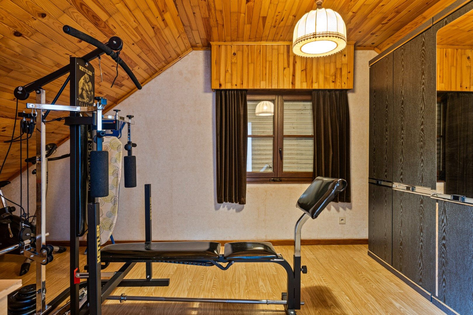 Onderkelderde woning met 4 slpks op 862 m² in een doodlopende straat te OLV Olen ! foto 25
