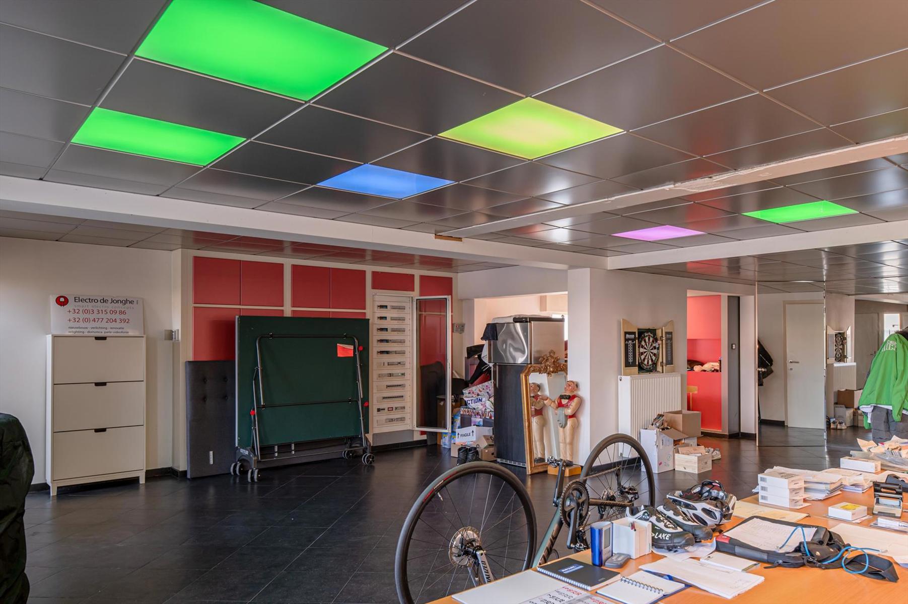Woning met multifunctioneel gelijkvloers en magazijn/garage op een perceel van 536m². foto 6