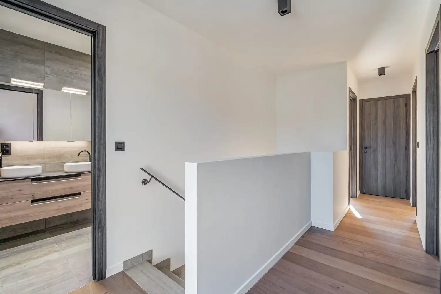 Instapklare nieuwbouw rijwoning met 3 slaapkamers en ruim terras! foto 11