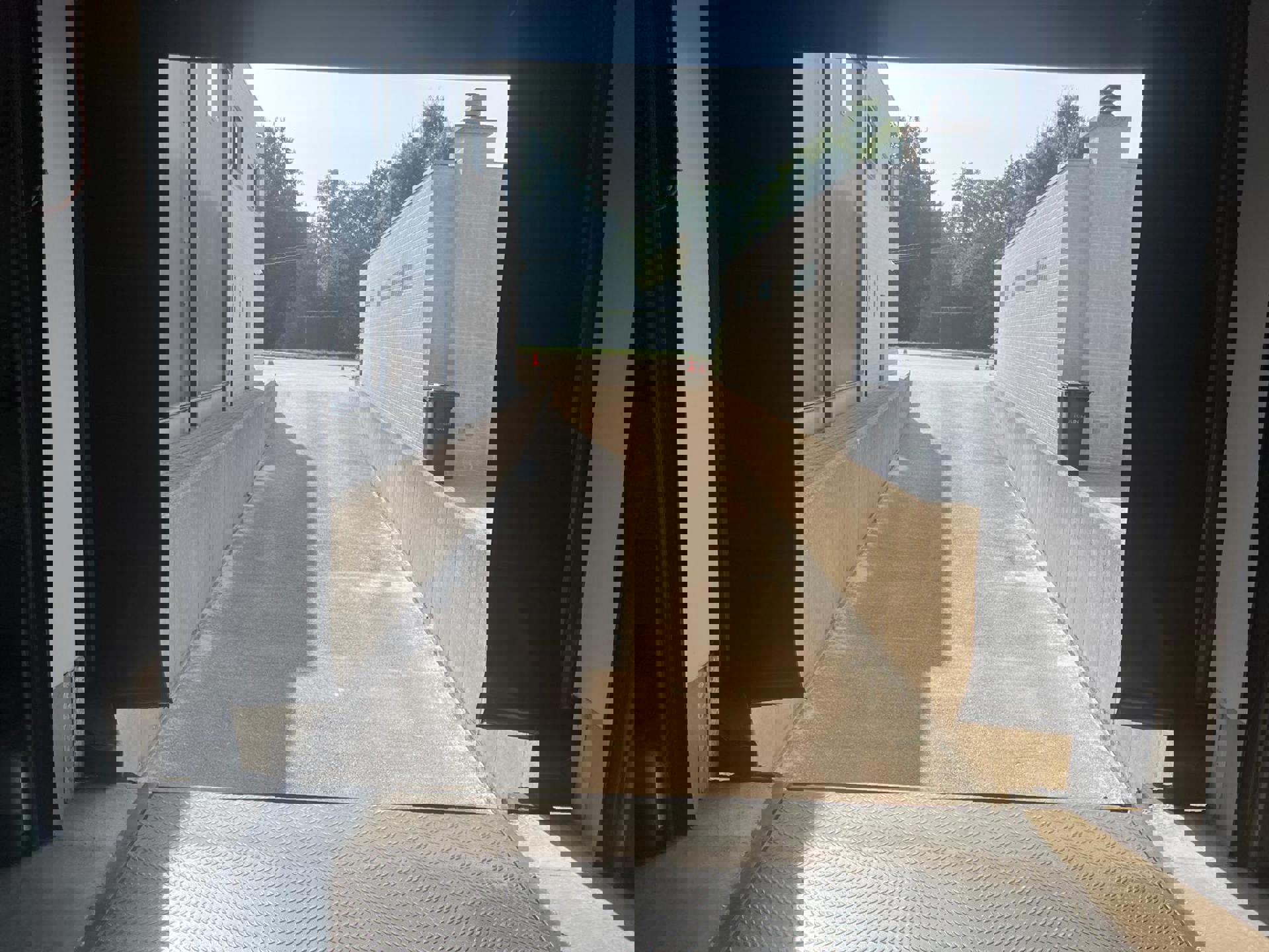 Lier: Magazijn 1.050m² met loskade en kantoor foto 8