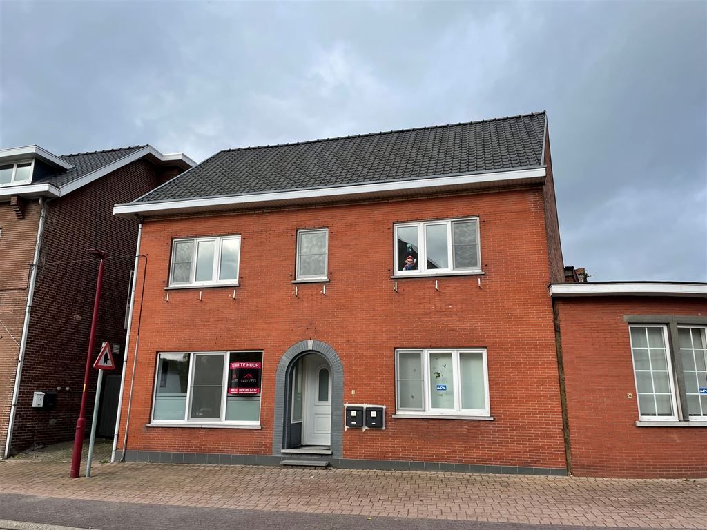 Gezellig en instapklaar triplex appartement met 2 slaapkamers in het centrum van Opoeteren foto {{pictureIndex}}