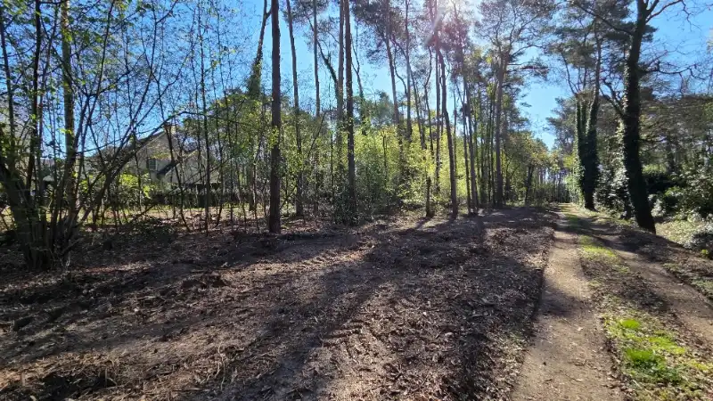 Residentieel gelegen bouwgrond van 31a10ca voor open bebouwing met private toegangsweg nabij golf- en meerdomein foto 2