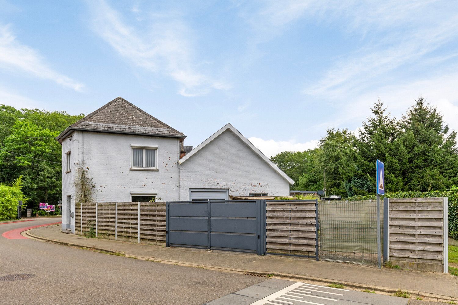 WONING MET 3 SLPKS EN GARAGE / WERKPLAATS TE MOLENSTEDE! foto 2