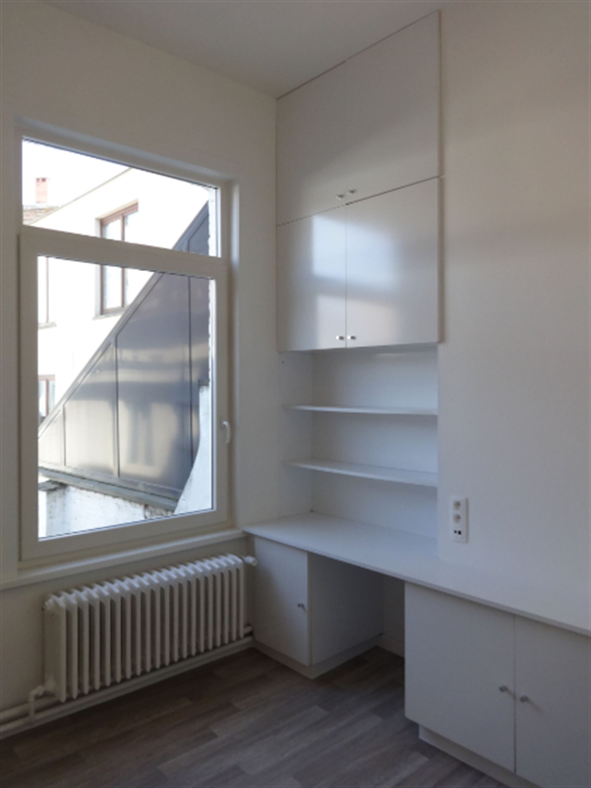Volledig vernieuwde woning centrum Kortrijk foto 17