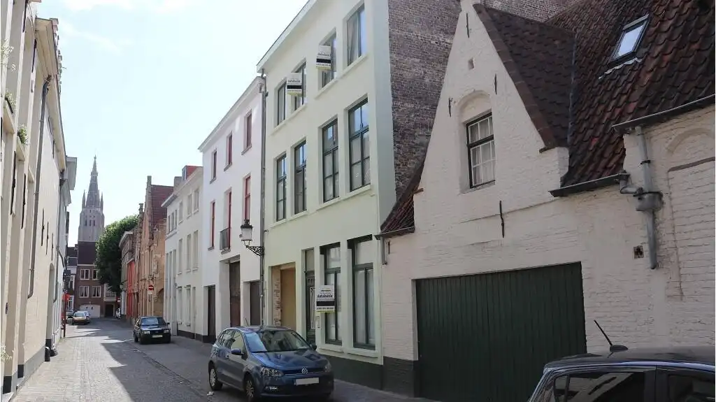 Opbrengsteigendom te koop in Brugge foto {{pictureIndex}}