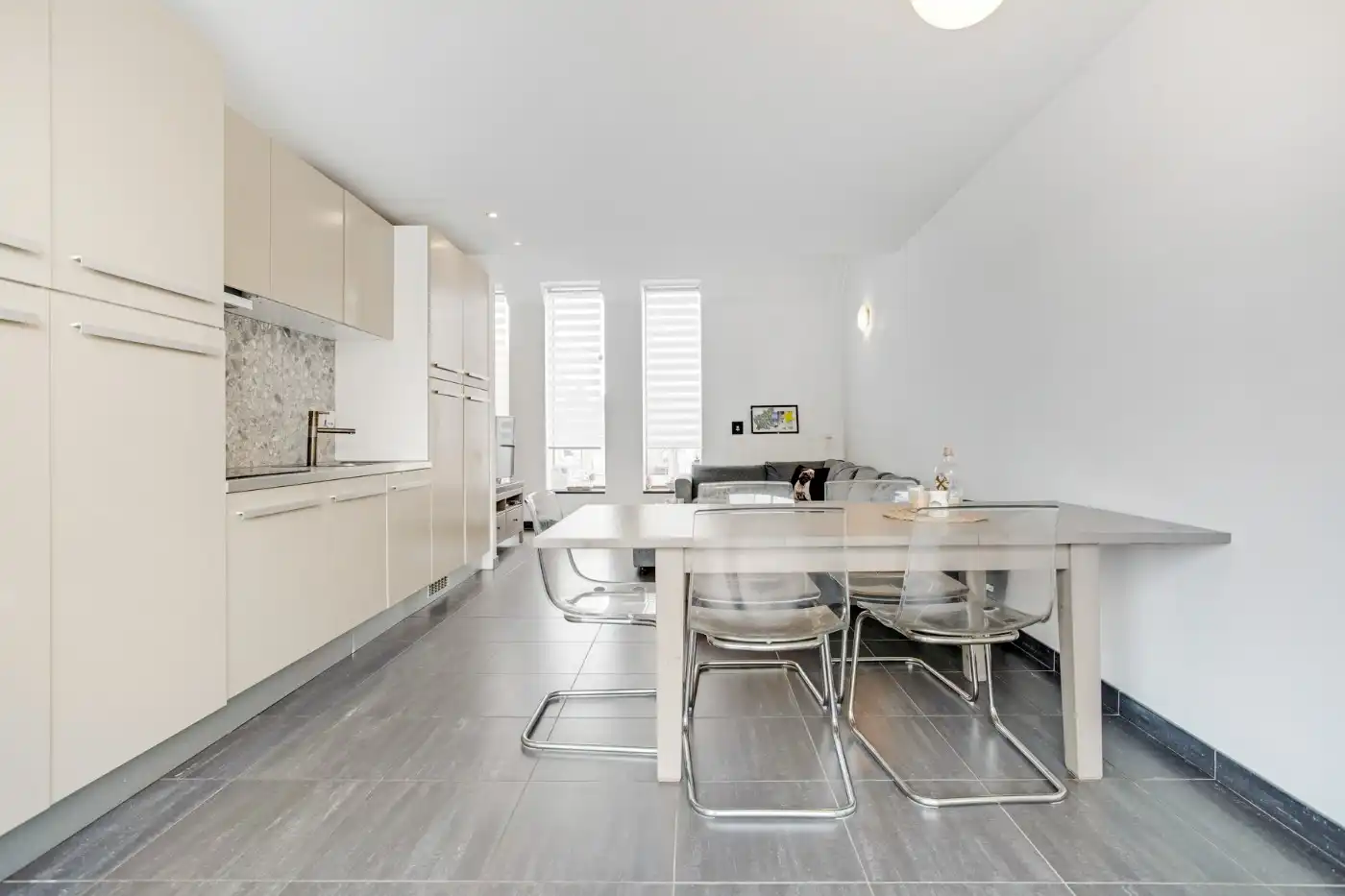 Centraal gelegen handelshuis met woonst foto 16