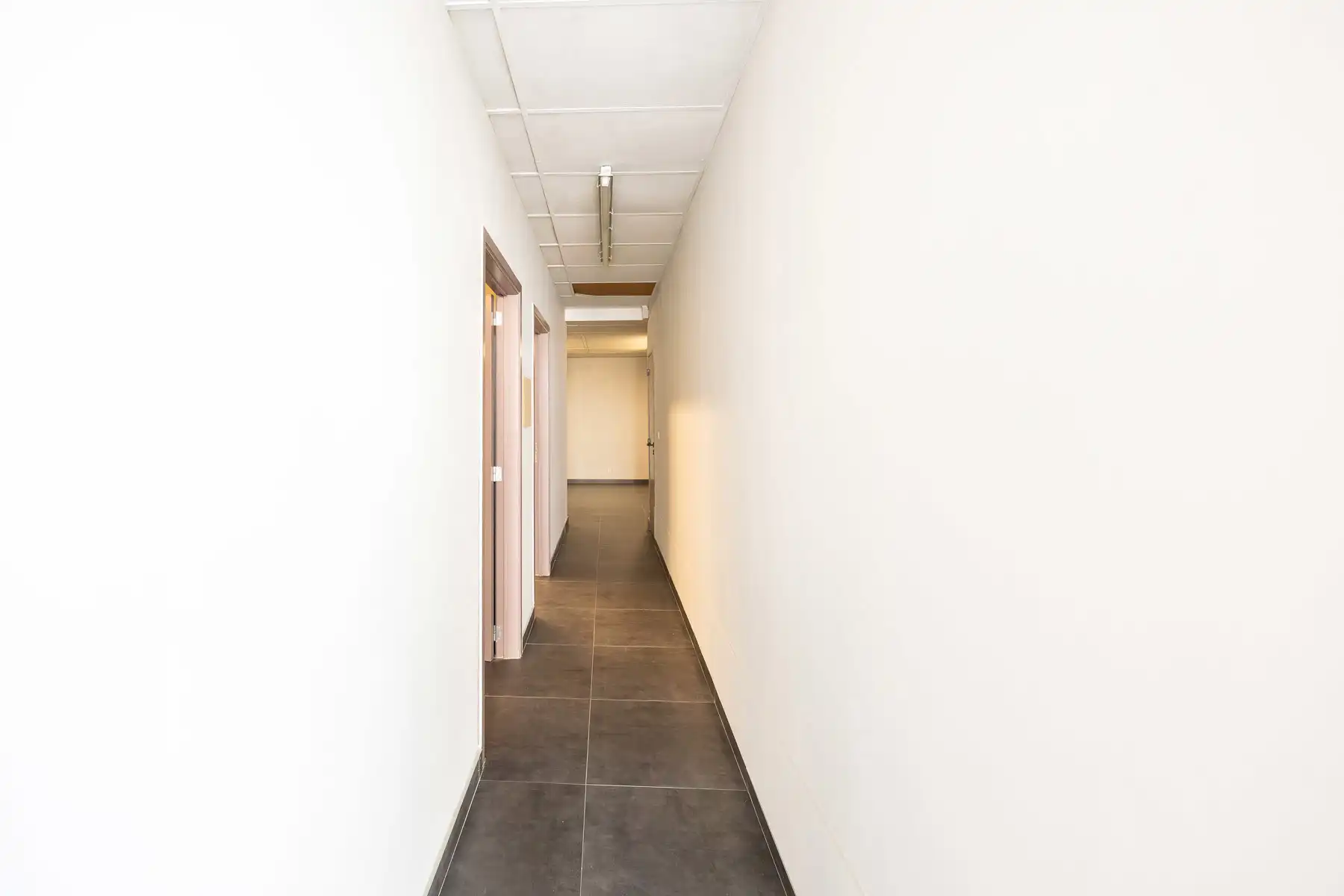 Instapklaar en ruim handelspand op centrale locatie foto 6