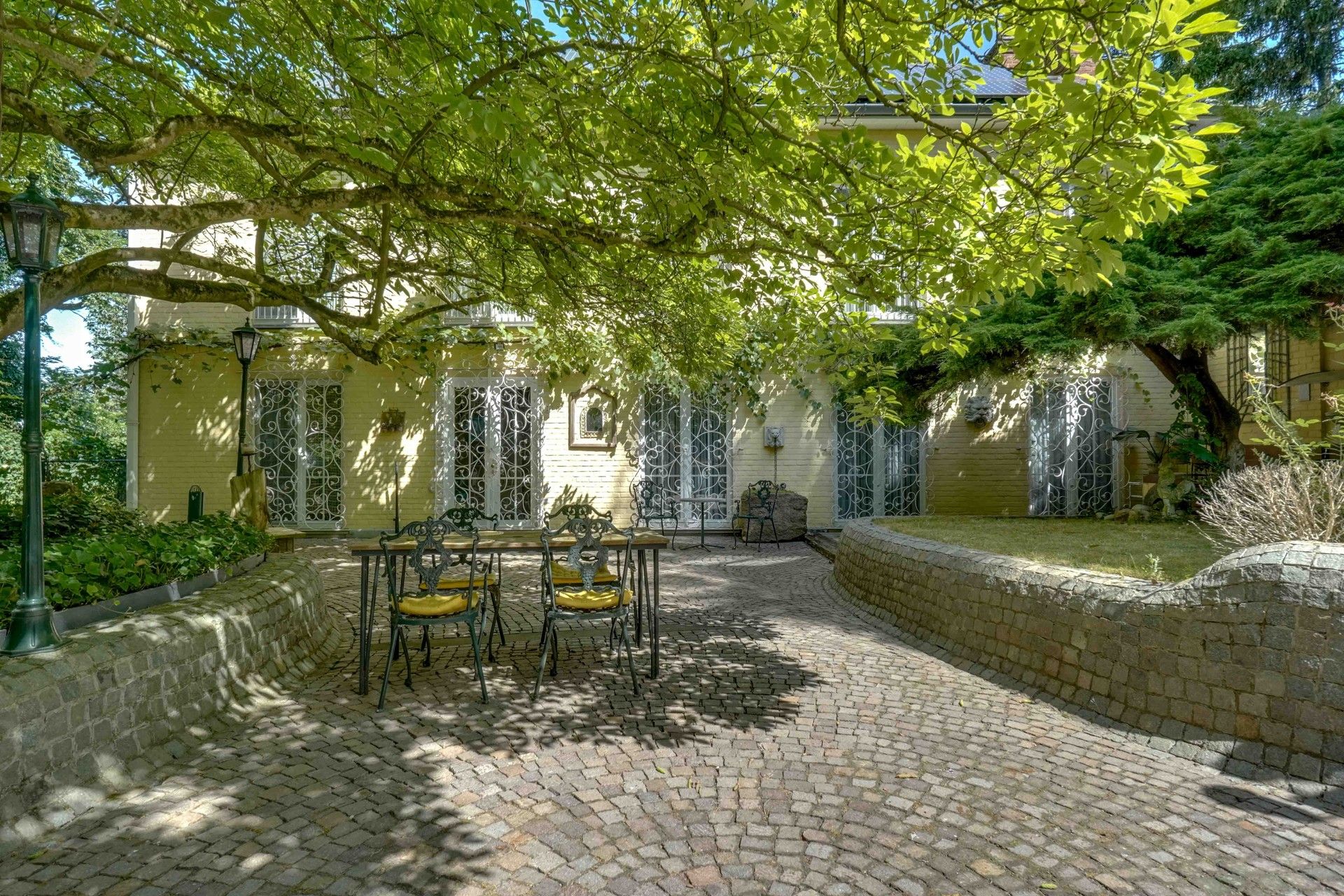 EXCLUSIEVE VILLA + BOUWGROND IN DOODLOPENDE STRAAT foto 5