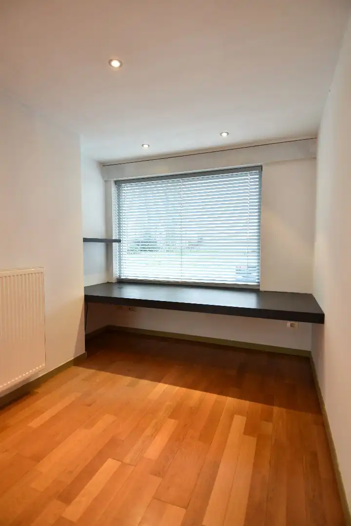 Vernieuwde eigendom met garage, tuin en topligging te koop aan de rand van Gullegem foto 6