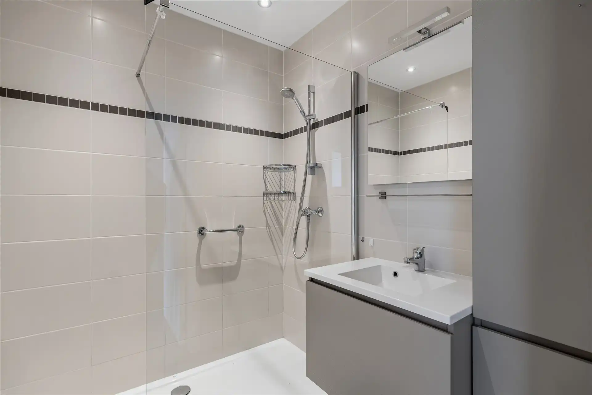 Perfect verzorgd tweeslaapkamer appartement te Moerbeke foto 10