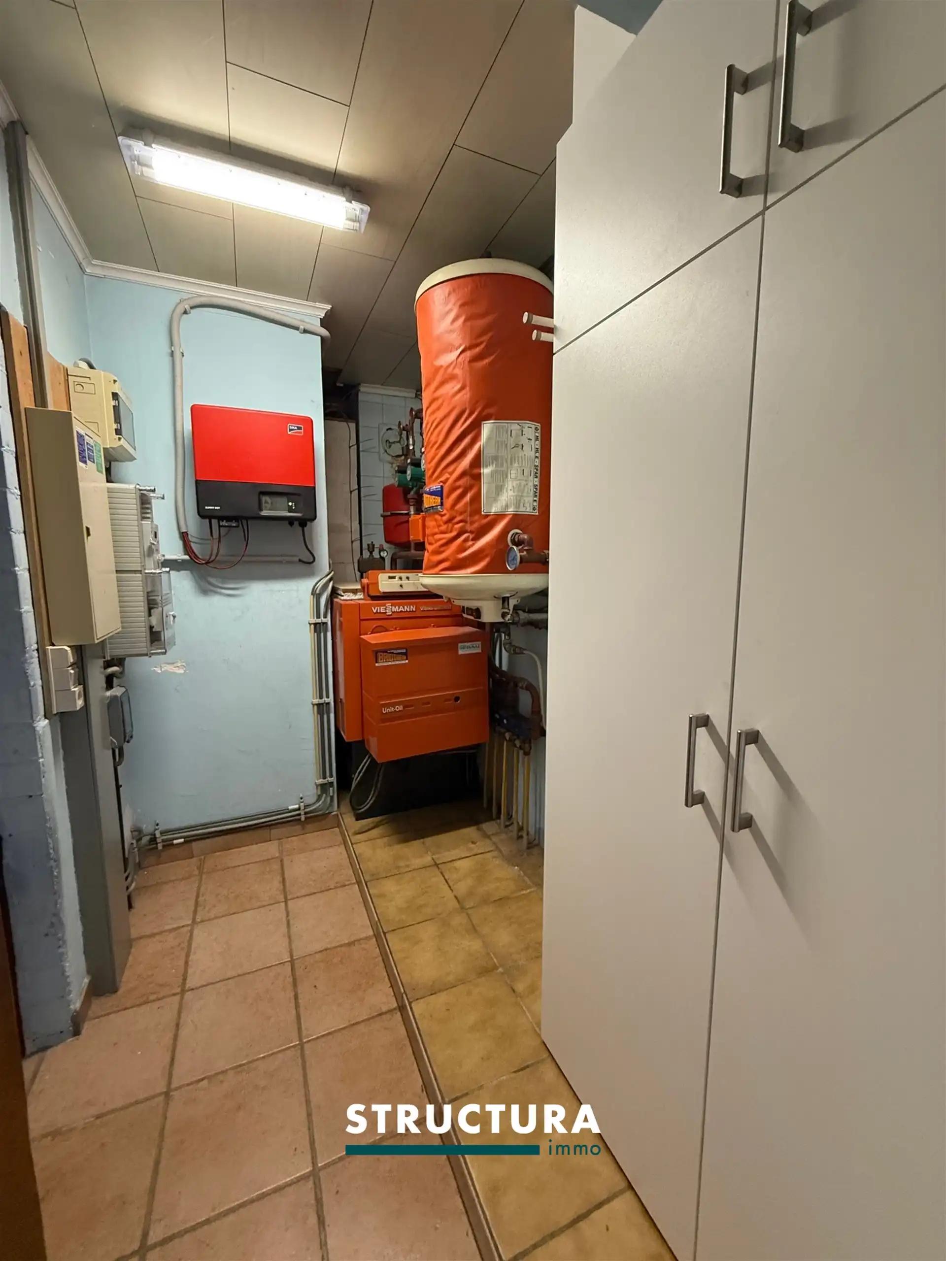 Halfopen woning met ruime garage  foto 8