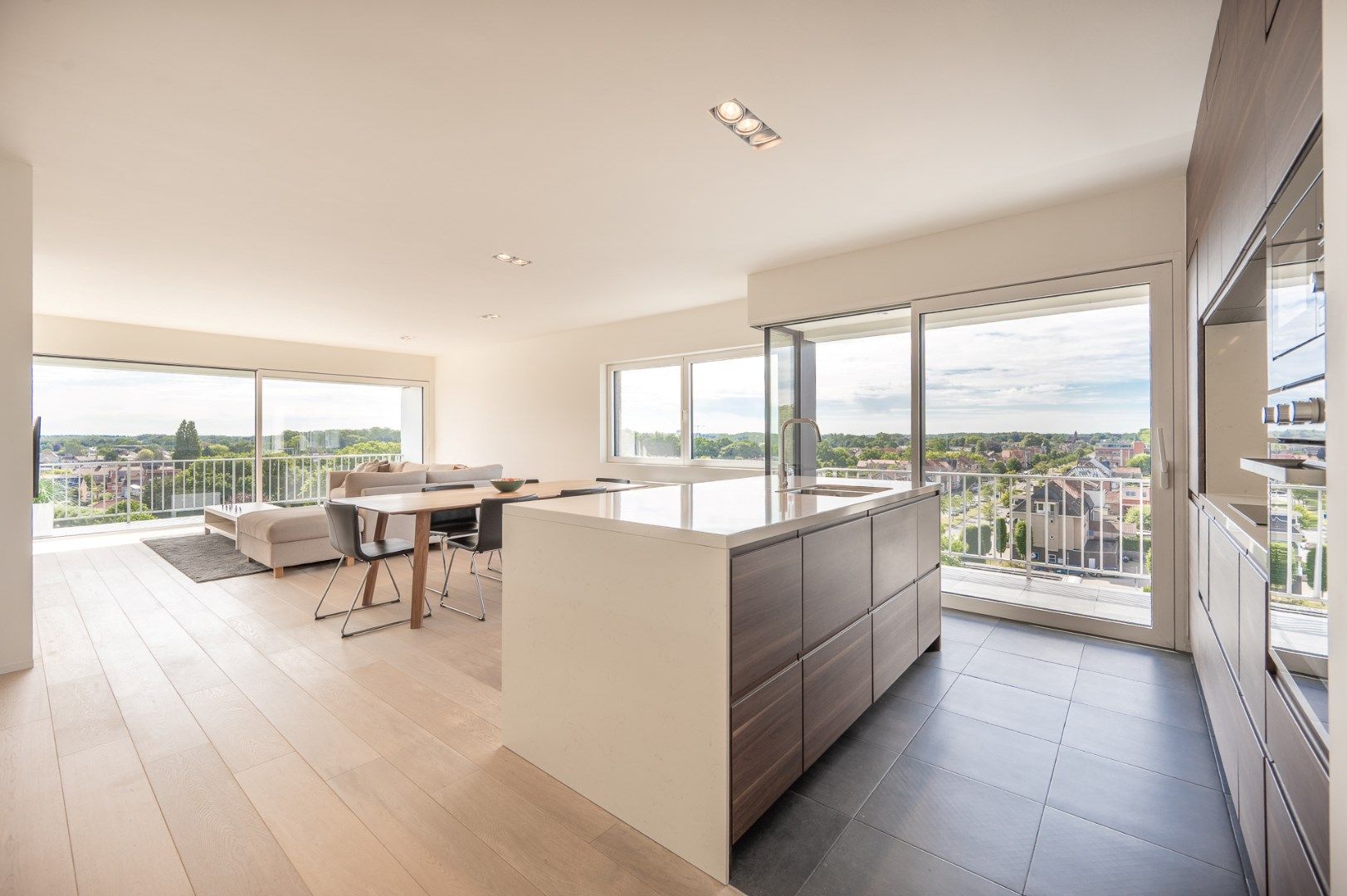 Stijlvol gerenoveerd appartement vlakbij centrum Brugge foto {{pictureIndex}}