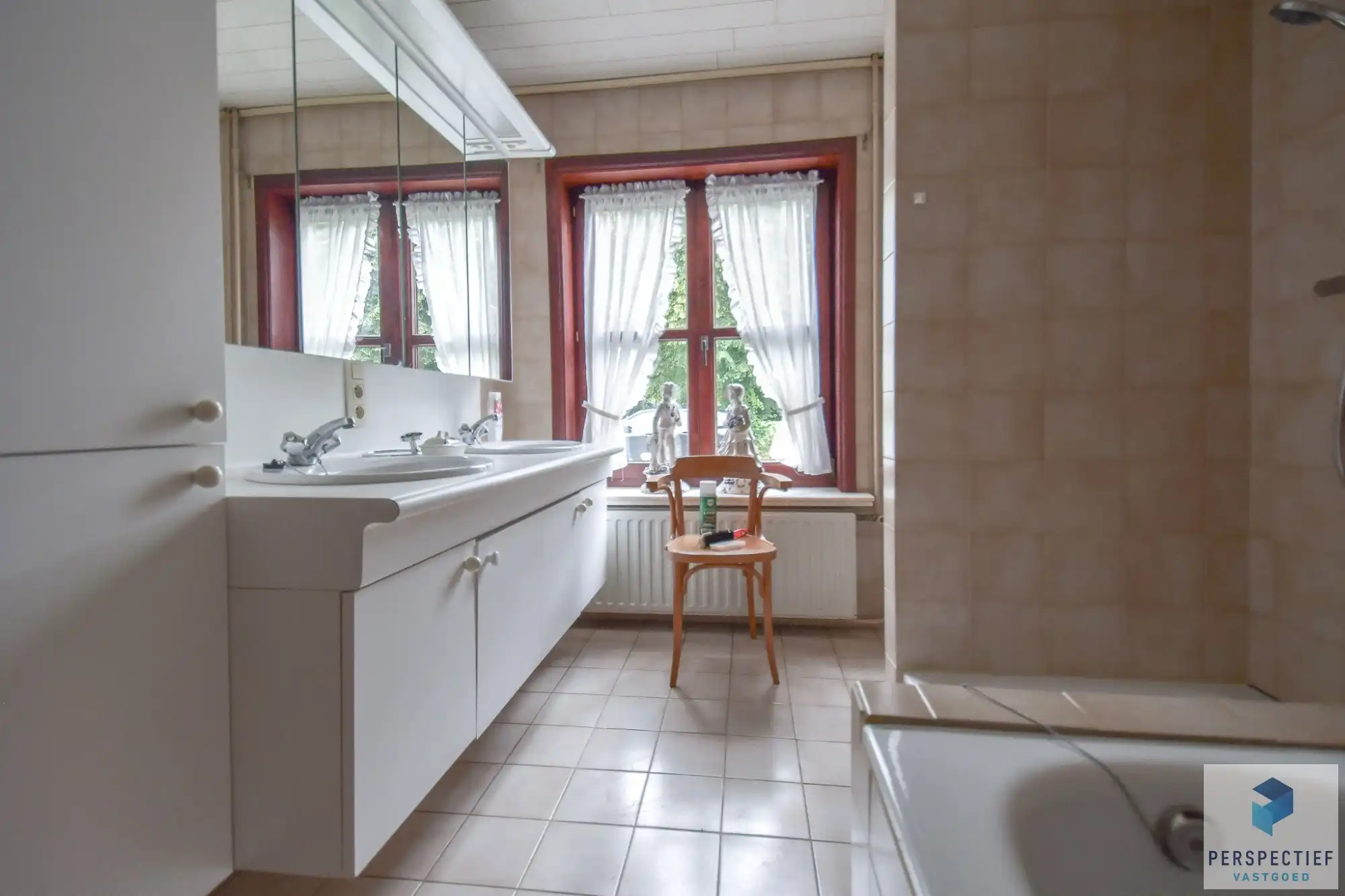 Ruime charmante villa met 4 GROTE slaapkamers, garage,&nbsp;&nbsp;tuin en bijhuis in rustige en landelijk omgeving. foto 13