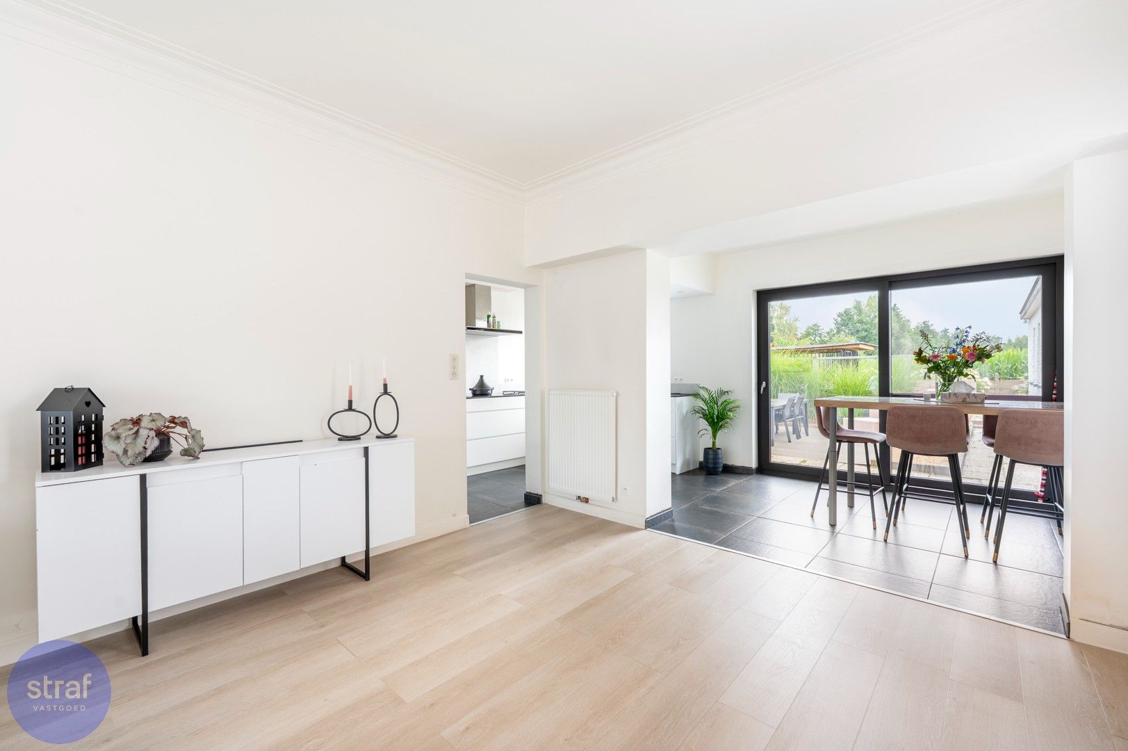 Moderne halfopen bebouwing mét groen uitzicht! foto 4