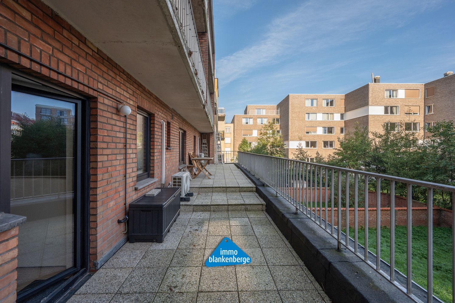 Ruim Drieslaapkamerappartement met Groot Terras foto 23