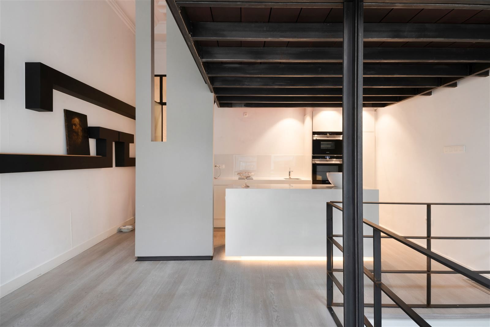 Unieke handelsruimte met studio in het centrum van Gent! foto {{pictureIndex}}