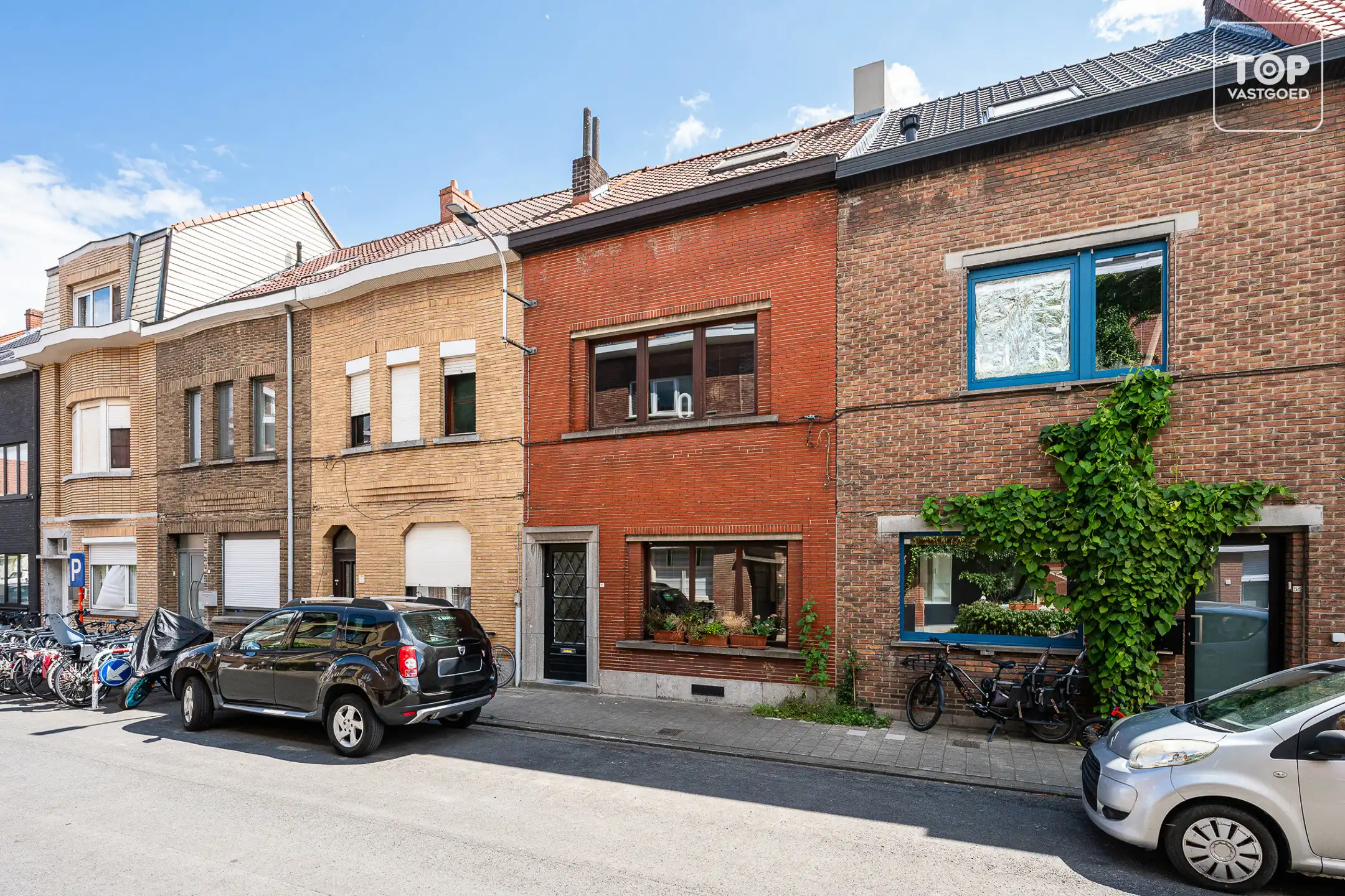 Lichtrijke woning met prachtige tuin op rustige ligging foto {{pictureIndex}}