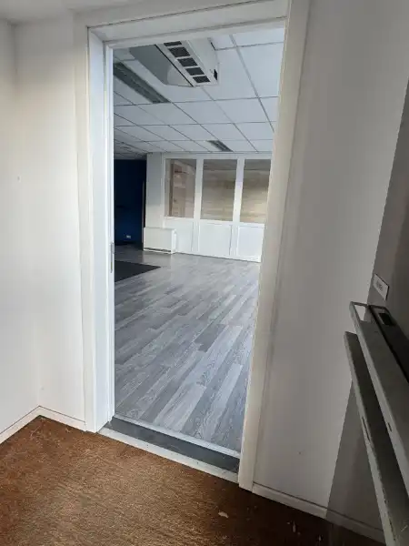 Handelspand tegenover Shopping1 foto 4