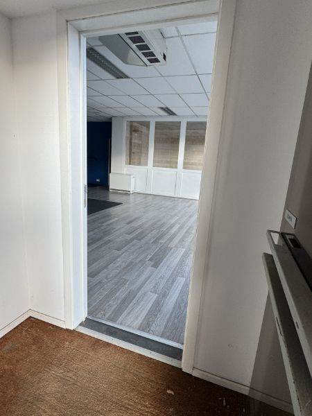 Handelspand tegenover Shopping1 foto 4