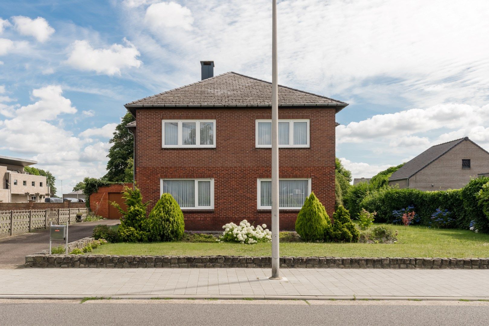 Hoofdfoto van de publicatie: Ruime woning met 4 slaapkamers op toplocatie in (Over)Pelt te koop!