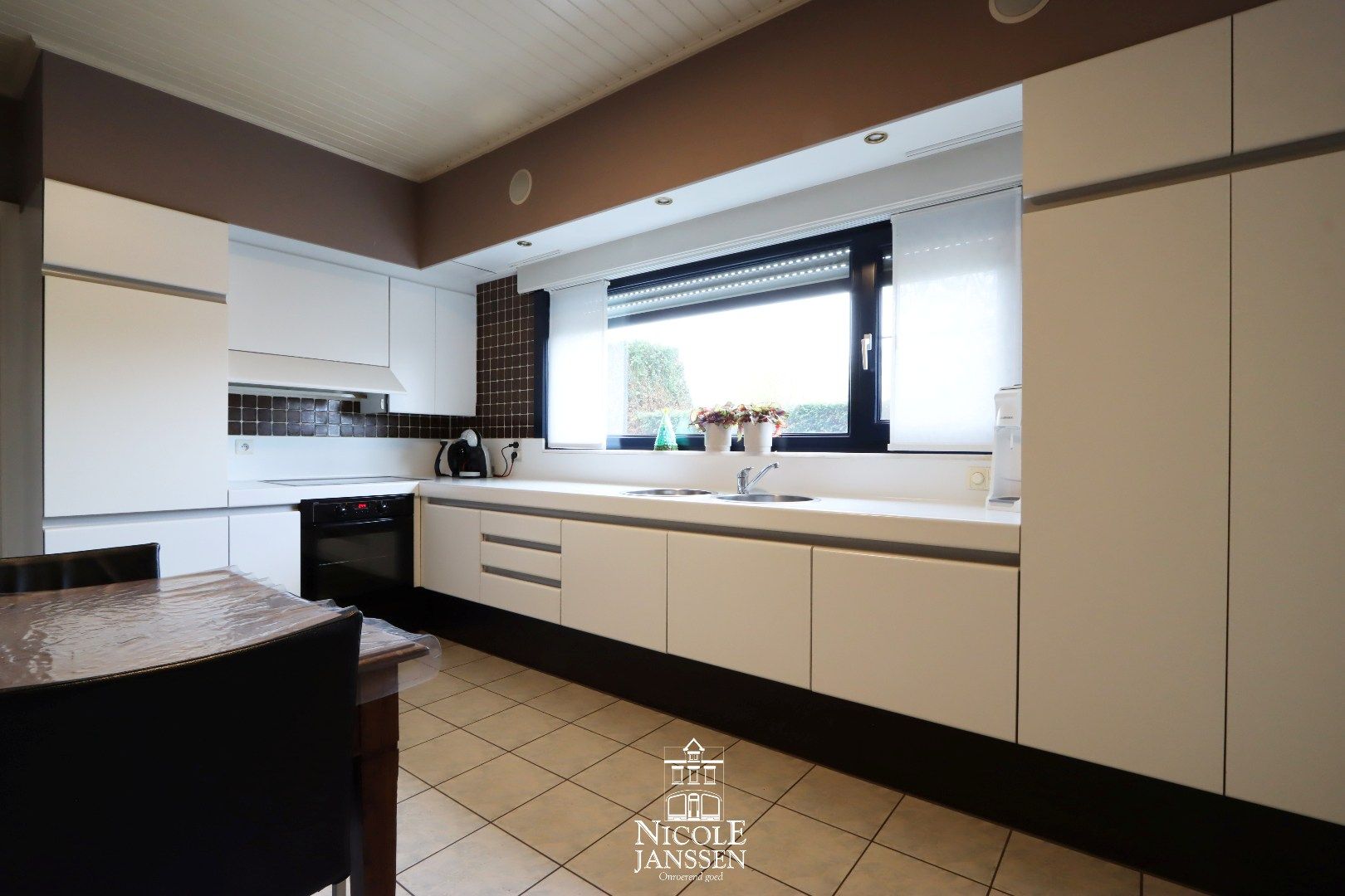 Ruime gezinswoning met loods  foto 9