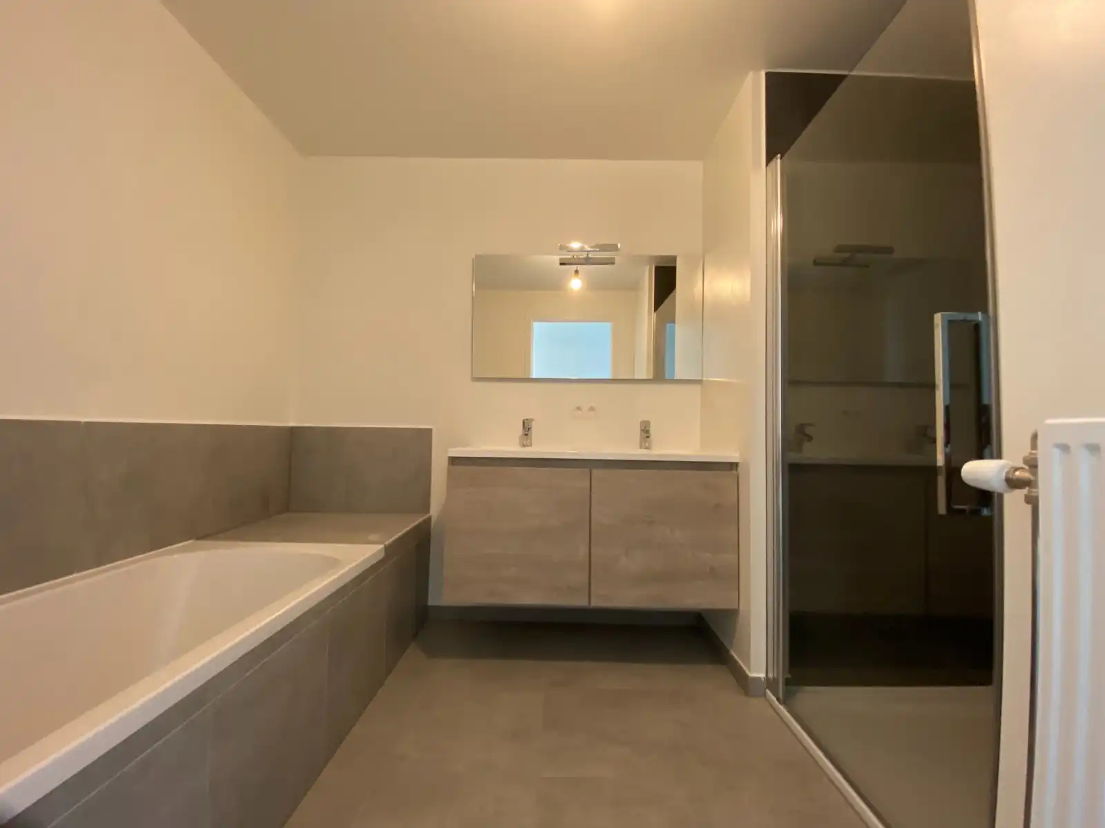 STIJLVOL NIEUWBOUWAPPARTEMENT MET 2 SLAAPKAMERS EN ZONNETERRASSEN – TOPLIGGING IN WAREGEM foto 6