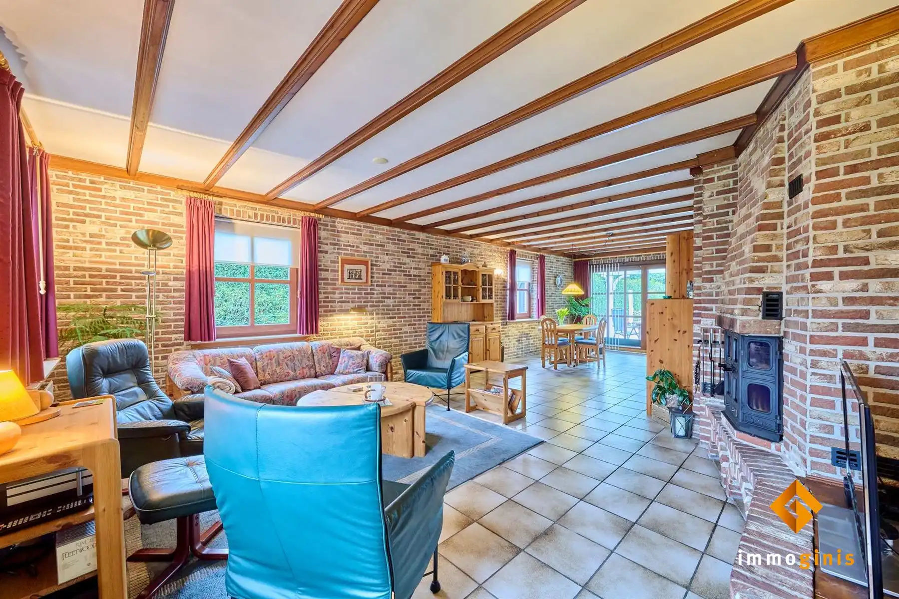 Verrassend ruime woning met 5 slaapkamers en een vrijstaand bijgebouw van 95 m²! foto 2