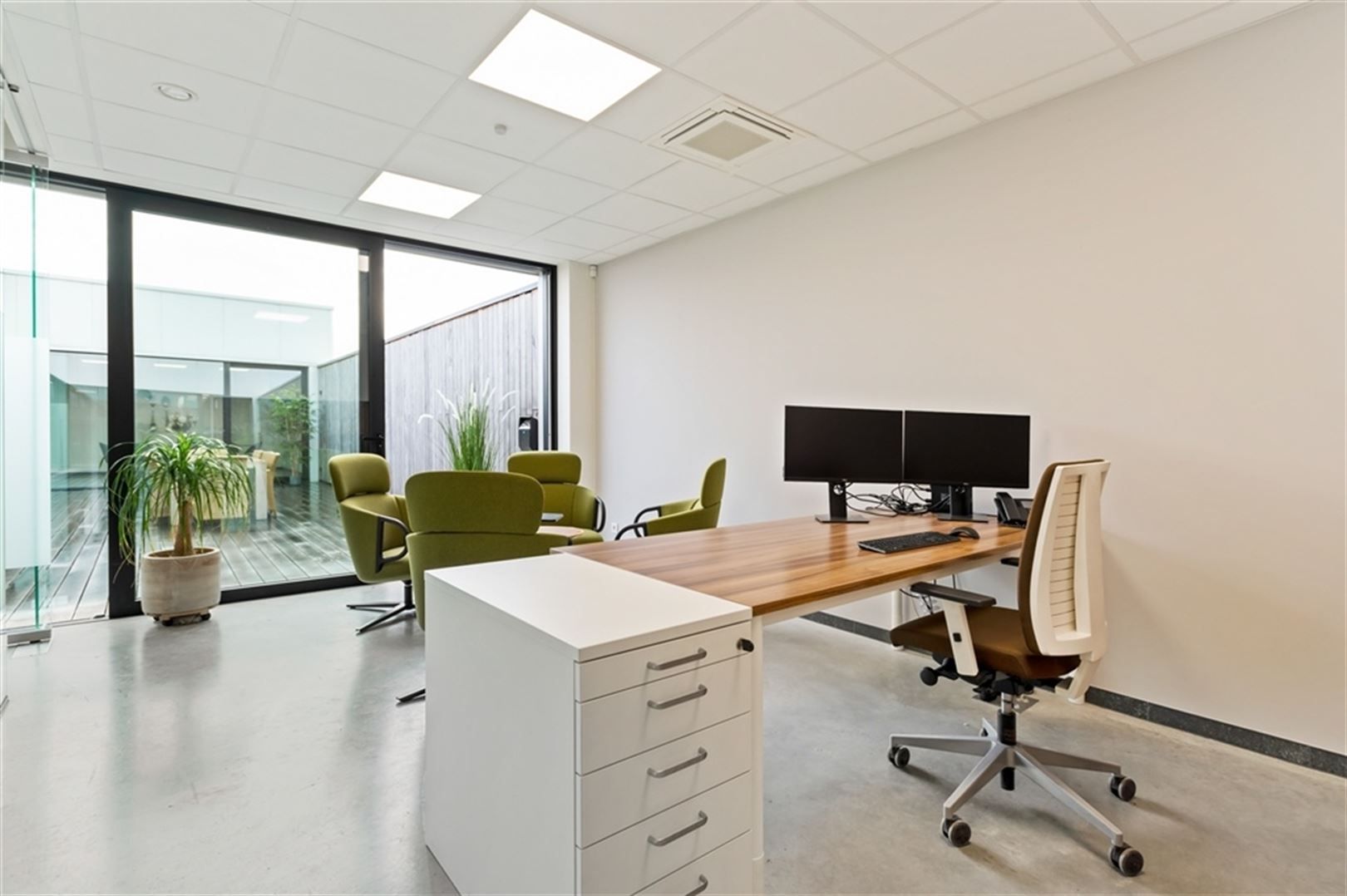 Kantoorgebouw foto 10