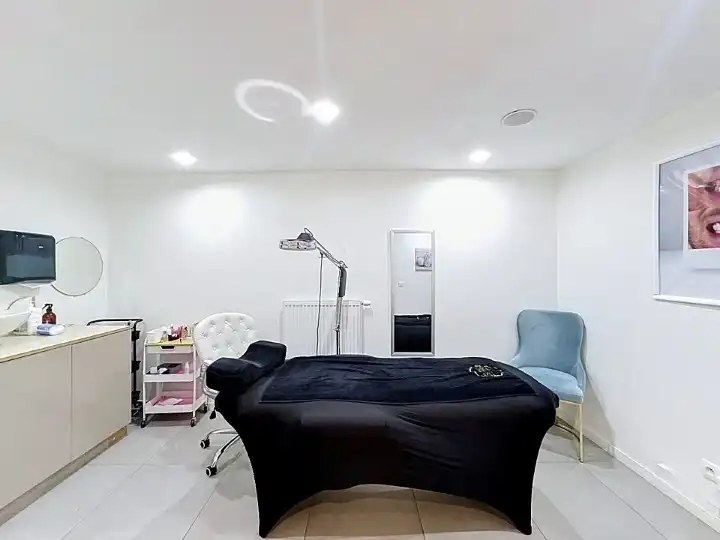 Ruim handelspand met wellness, tuin en tal van mogelijkheden op 1.360 m² grond foto 8