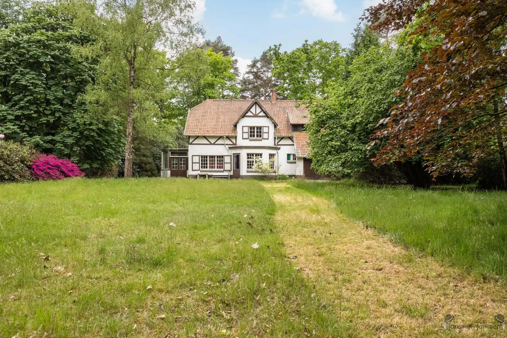 Karaktervolle cottage-villa op een royaal perceel van 8.603 m² in Kapellenbos. foto 3