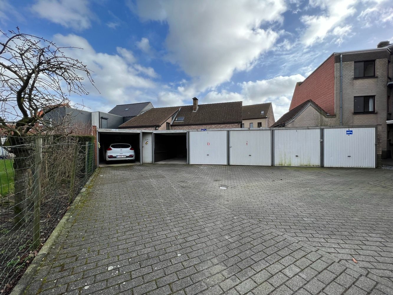 Ruim 1-slp.app. incl. garagebox in centrum Adegem! foto 11