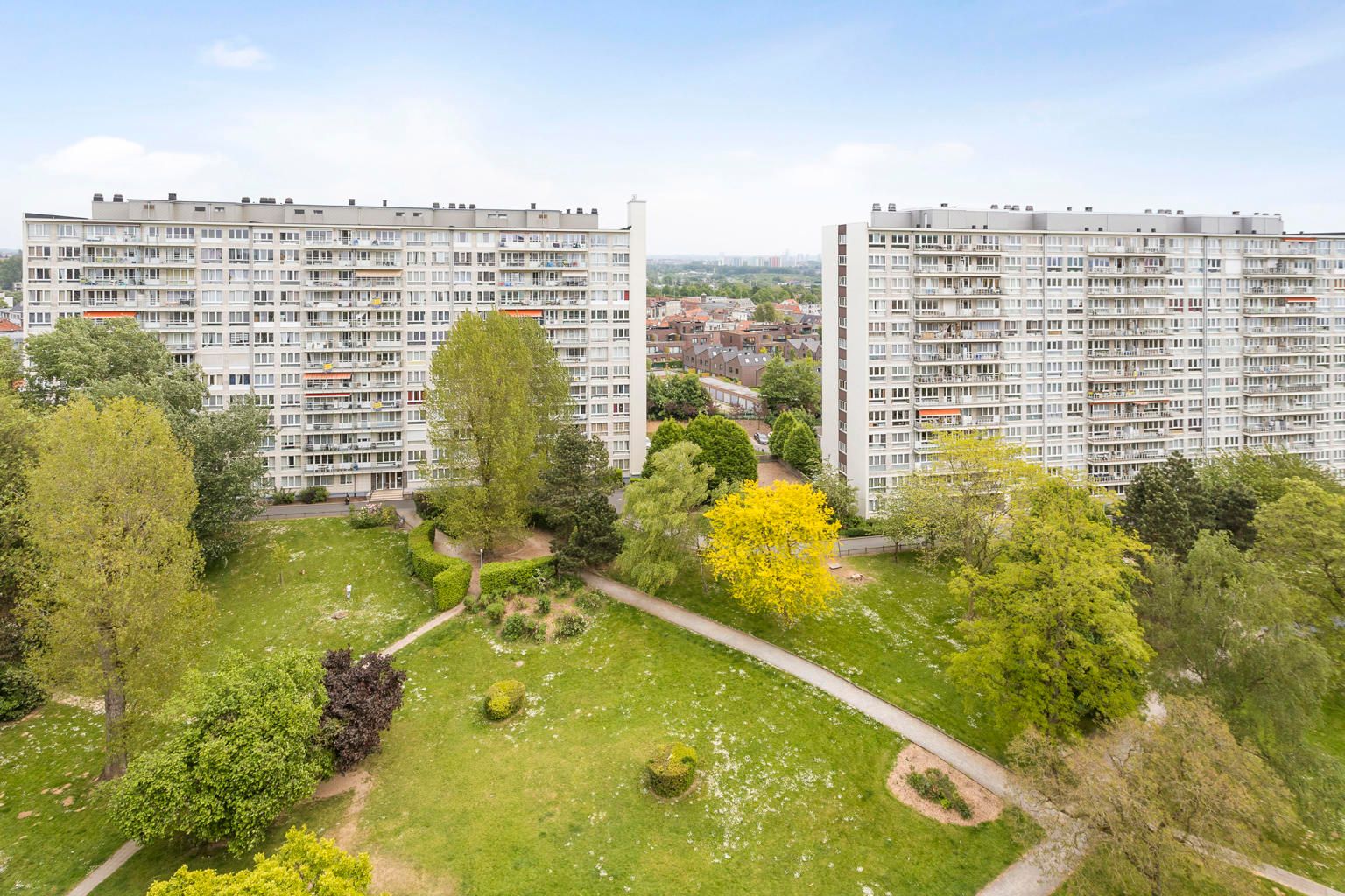 Volledig gerenoveerd 2 slaapkamer appartement te Breughelpark! foto 12