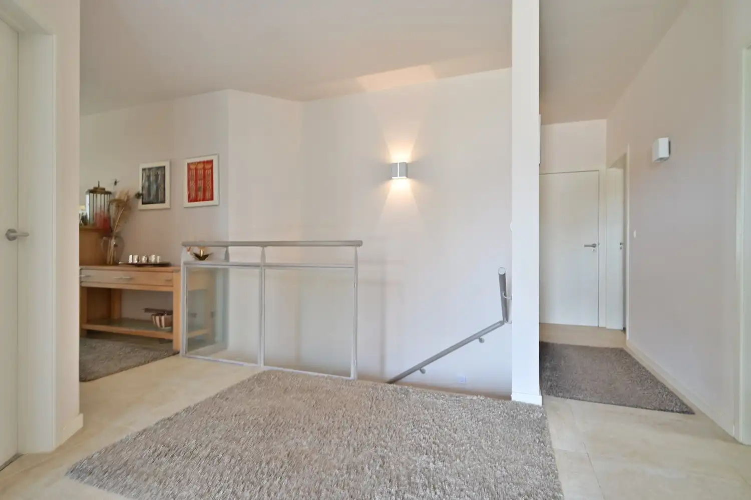 Exclusieve, compleet ingerichte bungalow op unieke bosrijke ligging, met prachtig overdekt terras en ruime kelder foto 8