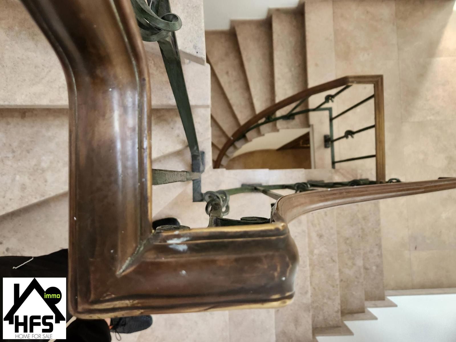 Ruime woning met praktijkruimte via aparte ingang foto 11