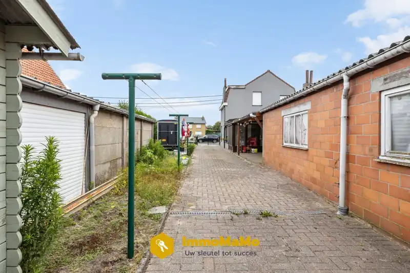 WONING MET 4 GARAGES & GROTE OPSLAGRUIMTE/HANGAAR IN WACHTEBEKE (LOCHRISTI) foto 5