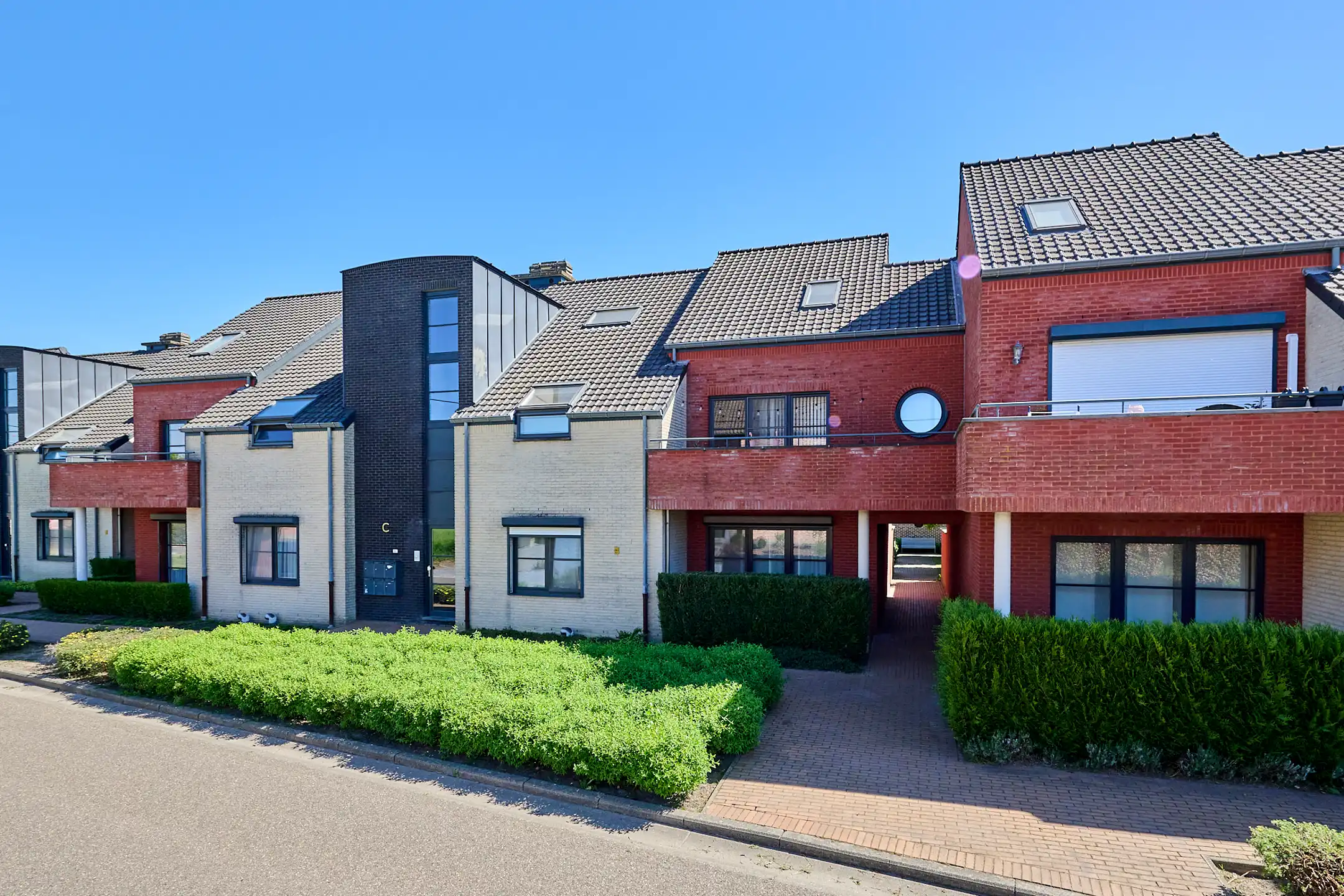 RUIM INSTAPKLAAR EN LICHTRIJK APPARTEMENT MET 2 TERRASSEN foto 15
