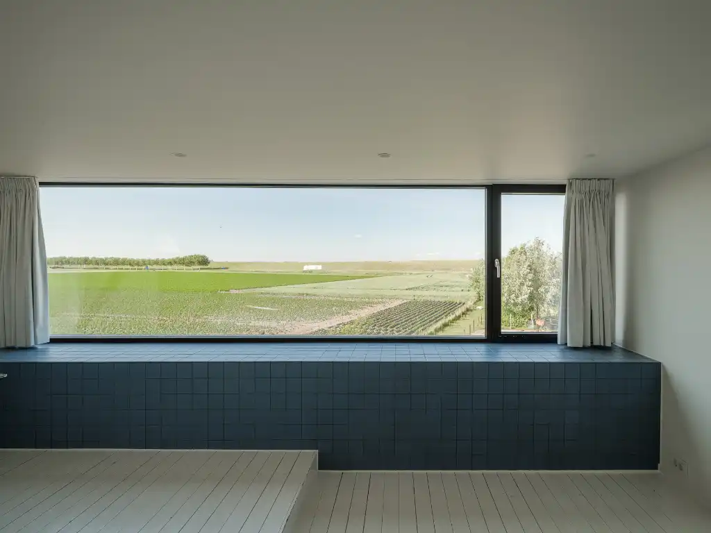 Breskens – Uitzonderlijke eigendom waar authenticiteit, karakter en strakke architectuur naadloos in elkaar samenvloeien op een exclusieve locatie tussen de velden en op een boogscheut van het strand. foto 25