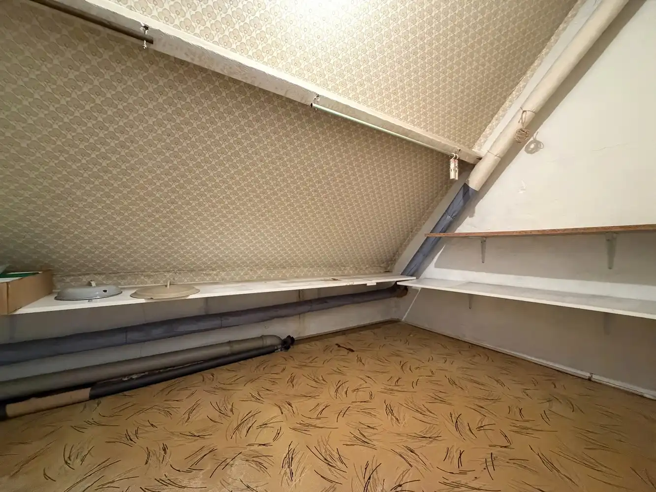 Op te frissen alleenstaande woning met riante tuin foto 17