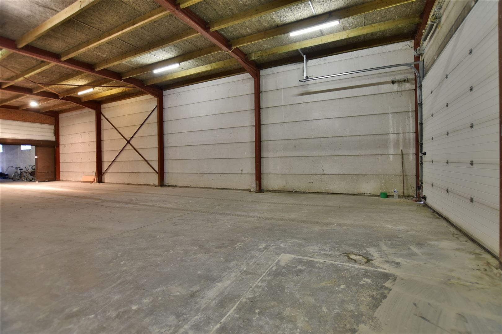 Ruime loods met sectionale poort te Dendermonde foto 10
