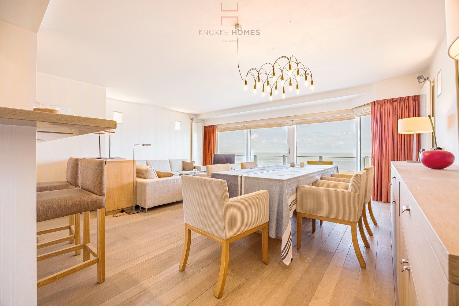 Stijlvol gemeubeld appartement met frontaal zeezicht in Duinbergen foto 3