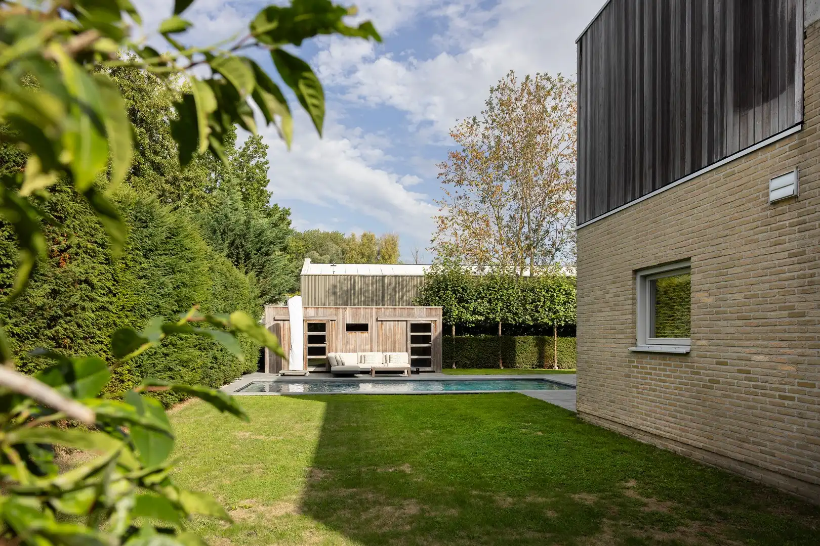 Subliem gelegen, stijlvolle woning met zwembad. foto 15