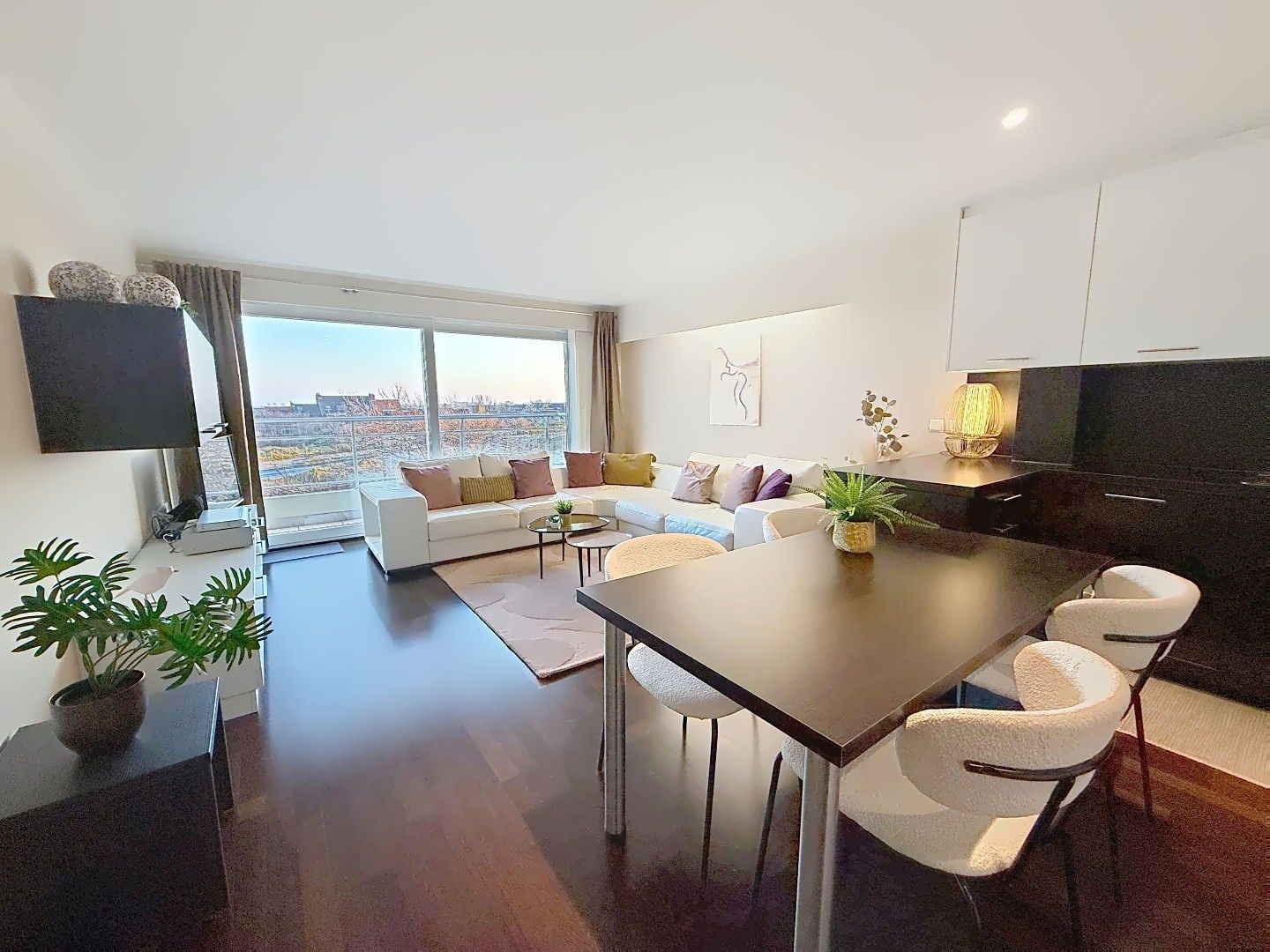 Luxueus afgewerkt, rustig gelegen appartement in Middelkerke foto {{pictureIndex}}