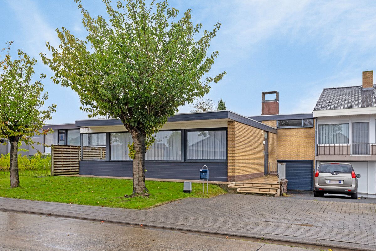 TE RENOVEREN BUNGALOW IN een RUSTIGE WOONWIJK MET MOOIE WOONVOLUMES foto 4