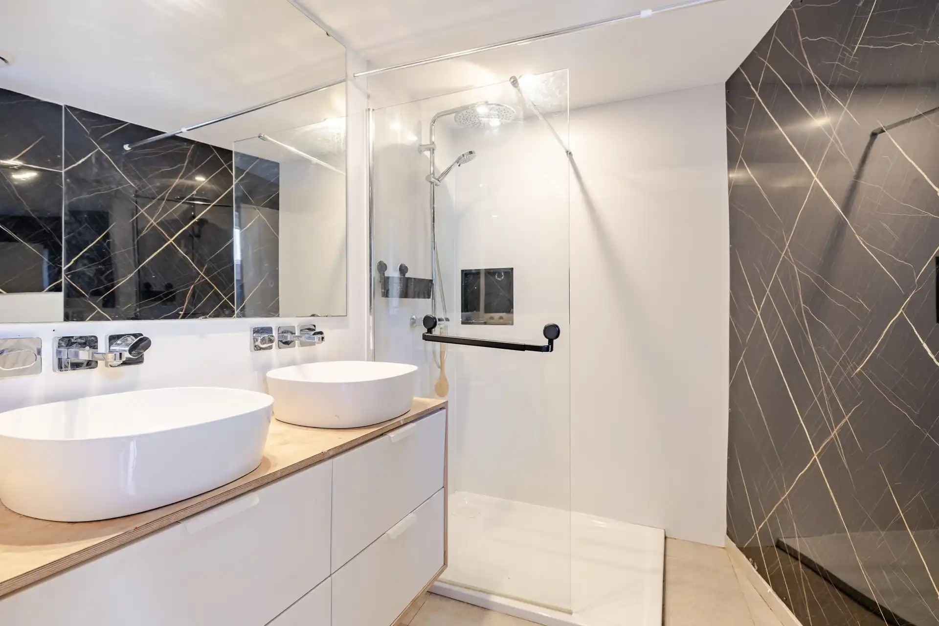 Lichtrijke stadswoning met 3 slaapkamers en grote tuin in Aalst foto 8