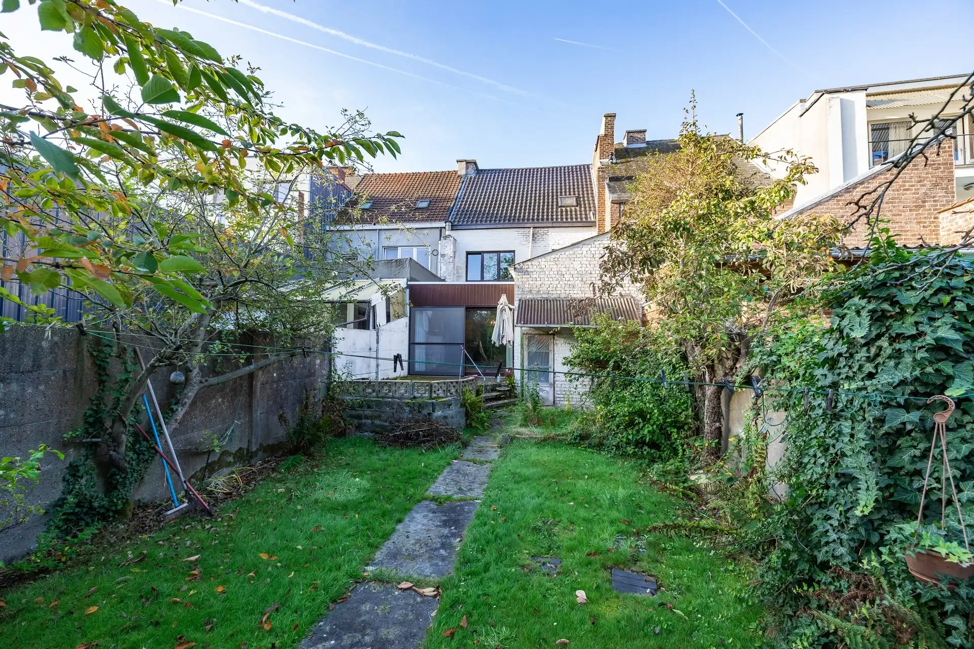Charmante rijwoning met garage en groene tuin, klaar voor jouw stempel foto 18