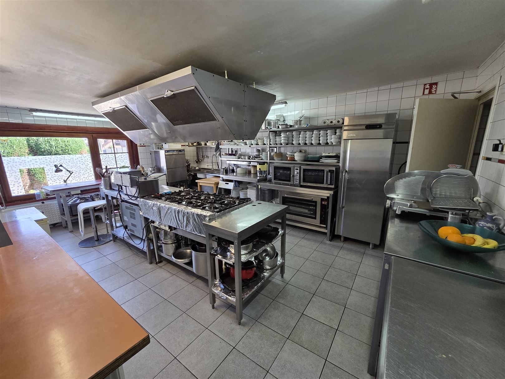 Veelzijdig gebouw: restaurant, hotel en feestzaal te Rebaix foto 11