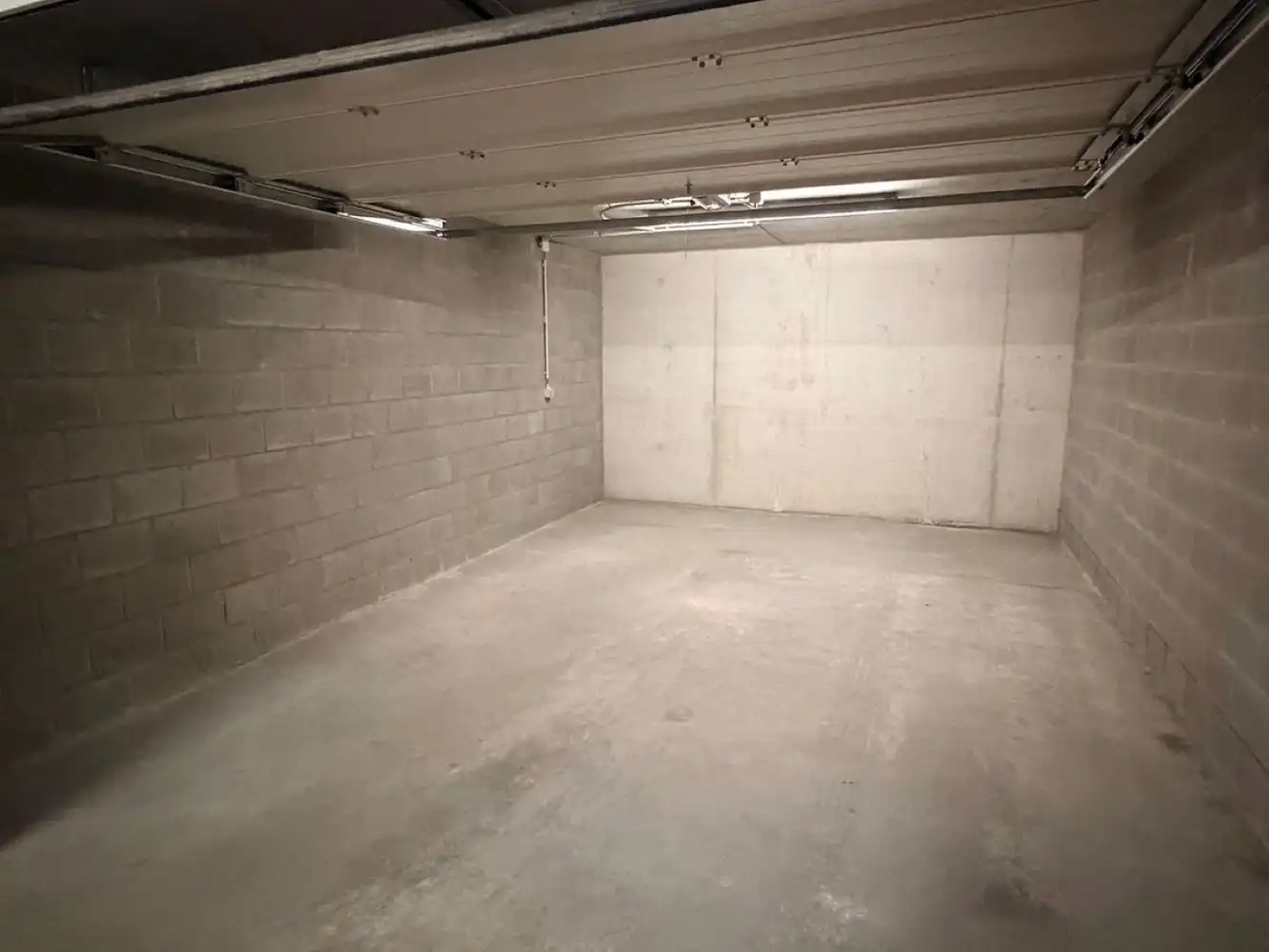 Ondergrondse, zeer ruime garagebox te huur in centrum Leuven foto 4