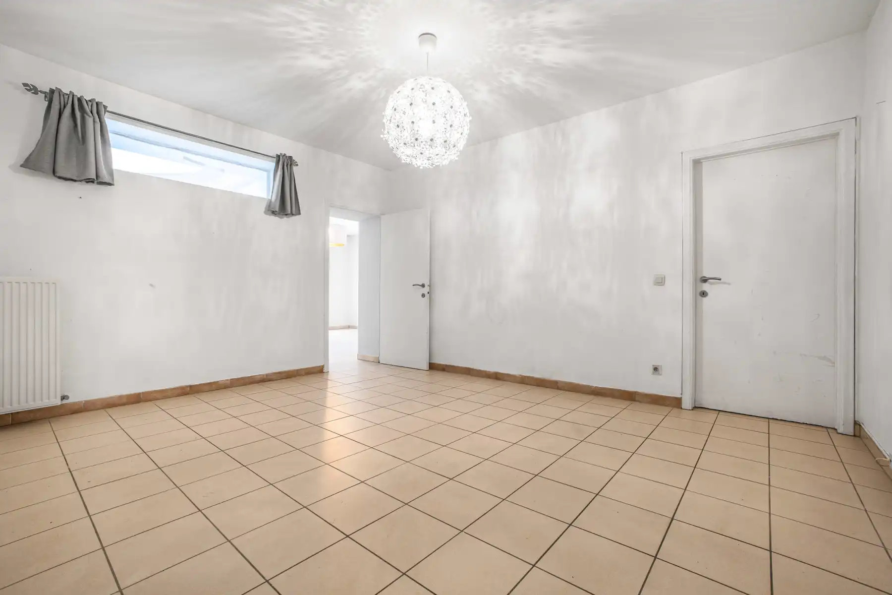 Goed gelegen appartement met koer en garage foto 10