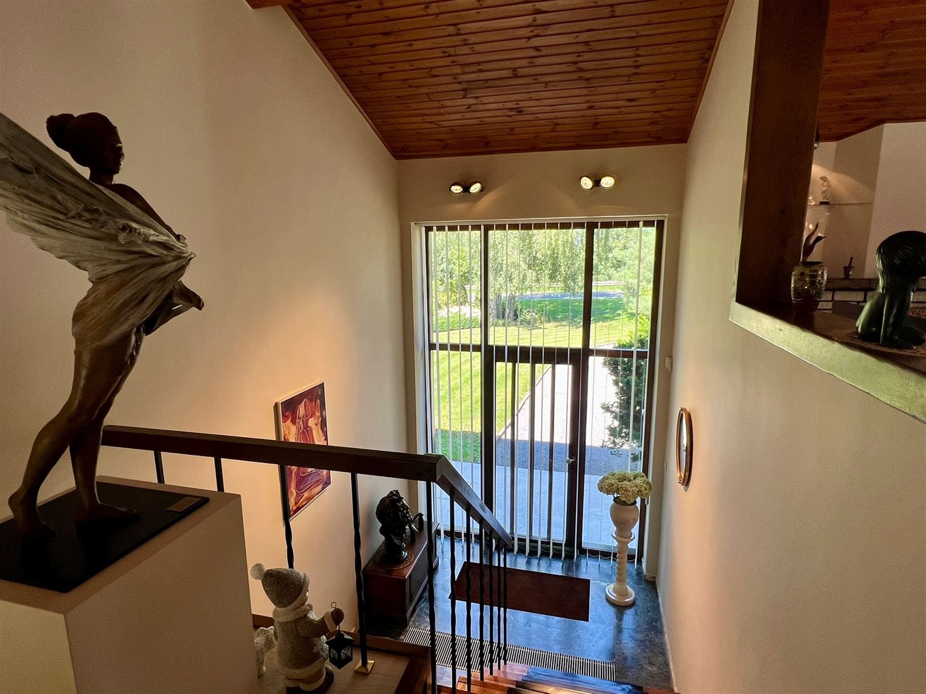 Karaktervolle en ruime villa met prachtige tuin foto 6