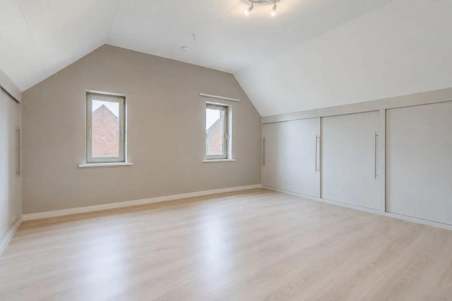 ruime woning met 4 slaapkamers op een fraai hoekperceel  foto 22